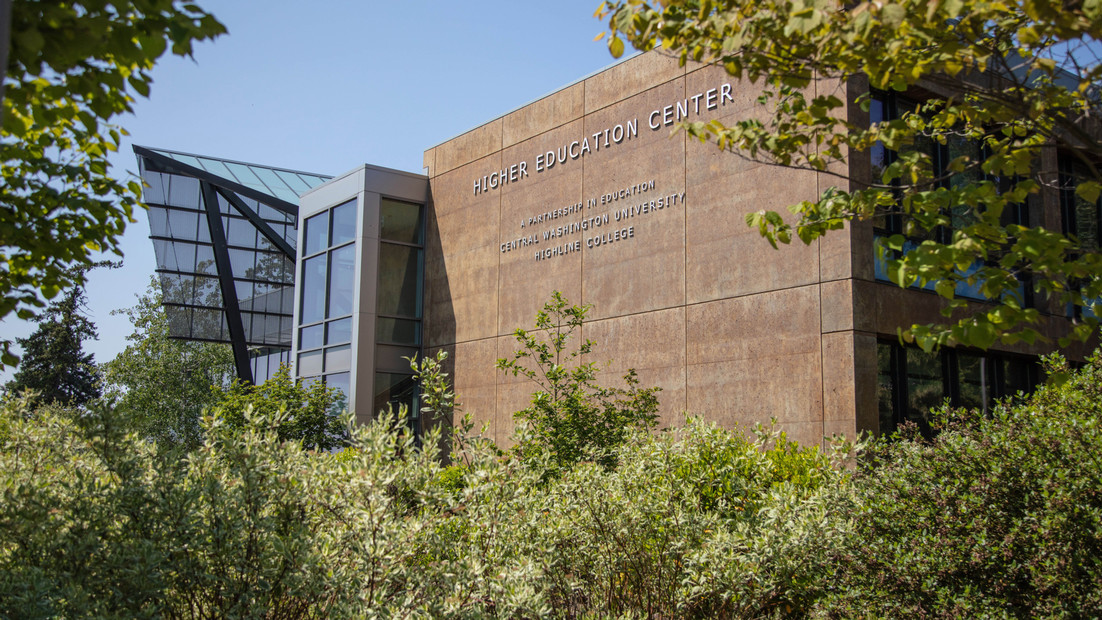 Enticing exterior image of the Des Moines campus for Central Washington University.