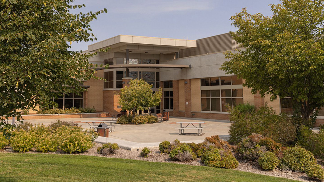 Enticing exterior photo of the Moses Lake Central Washington University Campus.