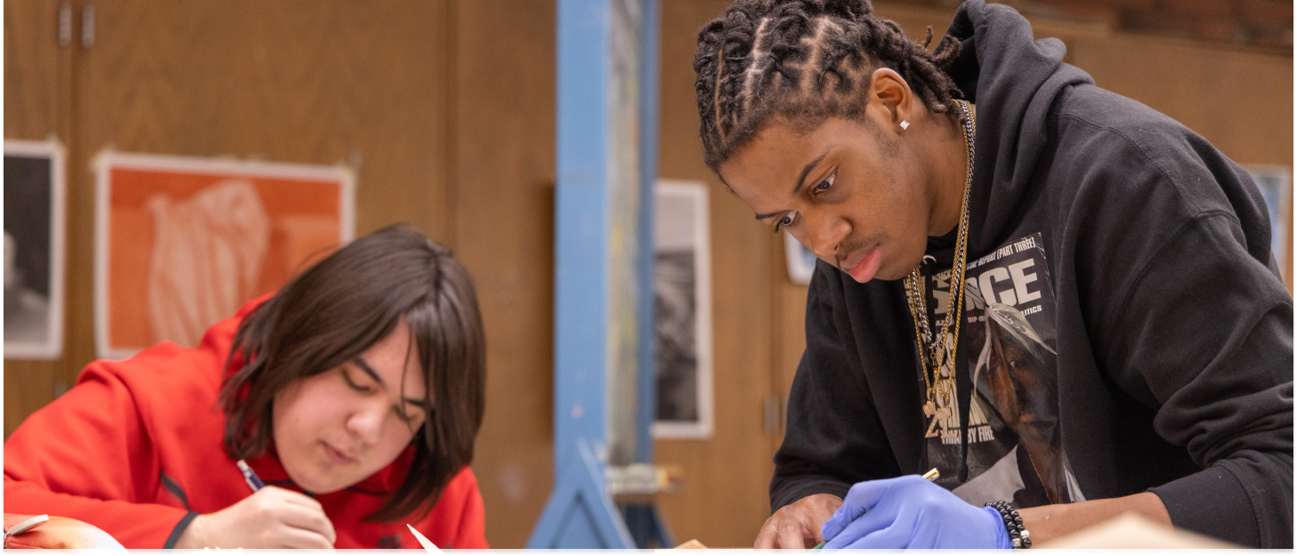 Students working on a project together in class 