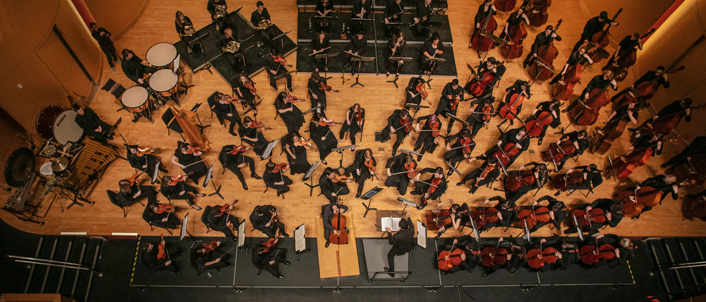 Overhead image of the orchestra rehearsing.