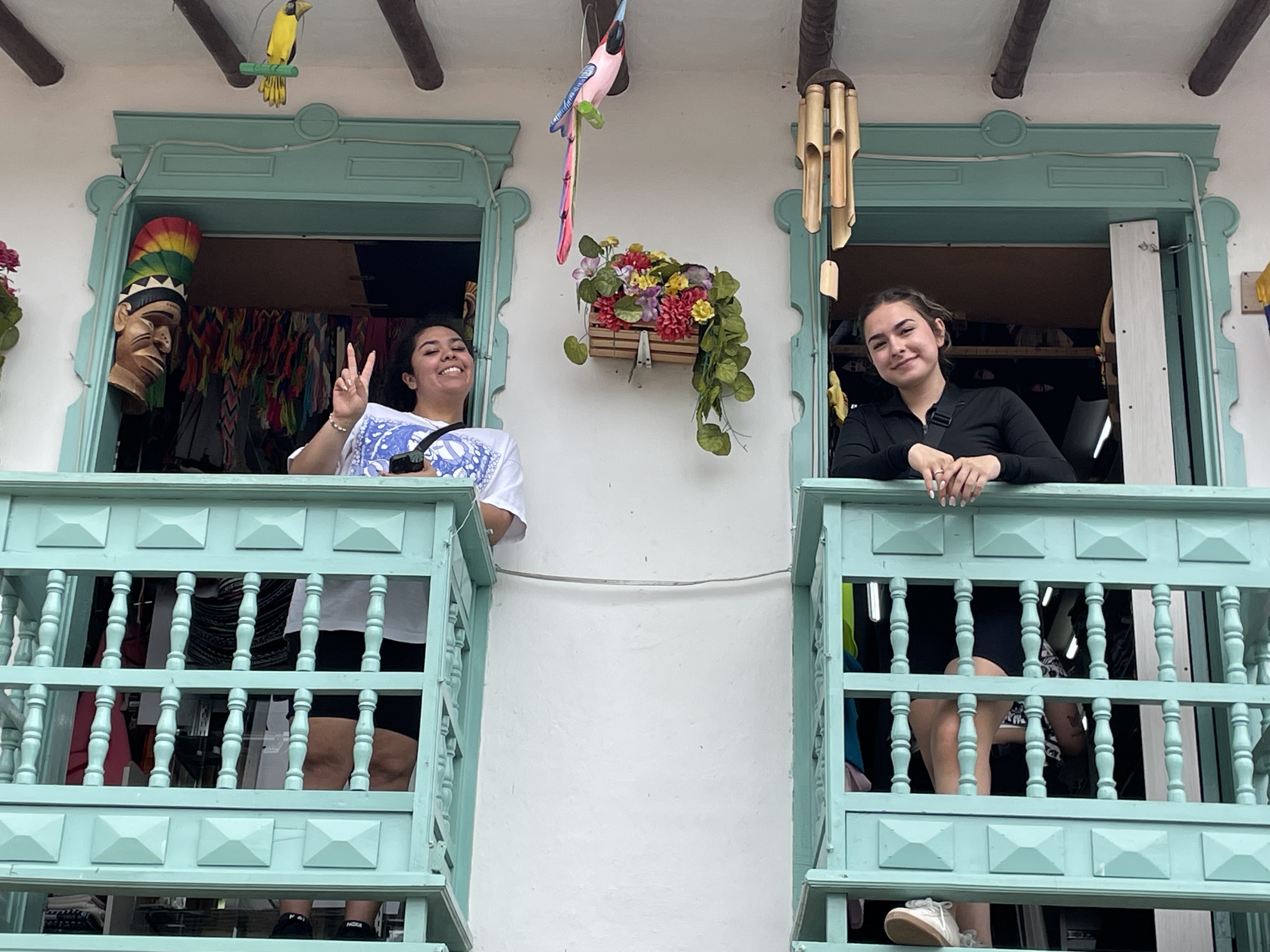 Students study abroad spring break in Colombia