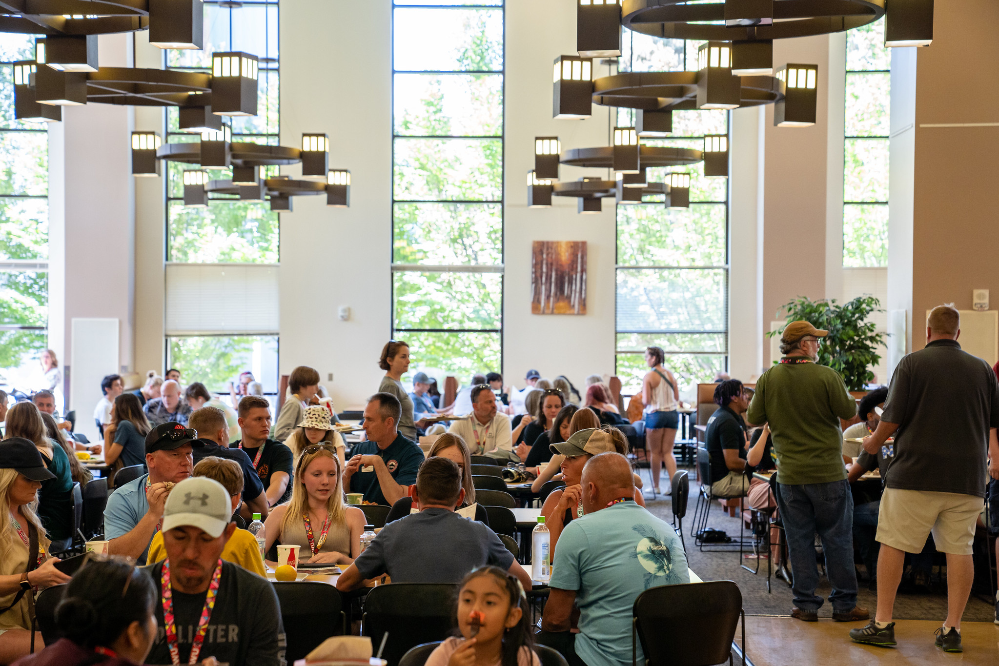 Students and families enjoy lunch in Holmes Dining Hall.
